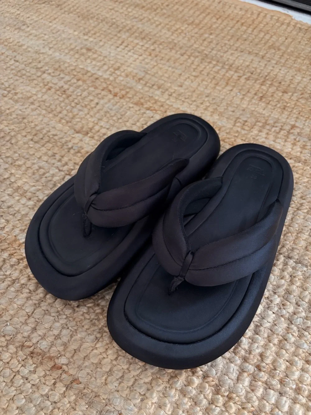 Zara Black Padded Flip-Flop Sandals - Picture 3 of 5